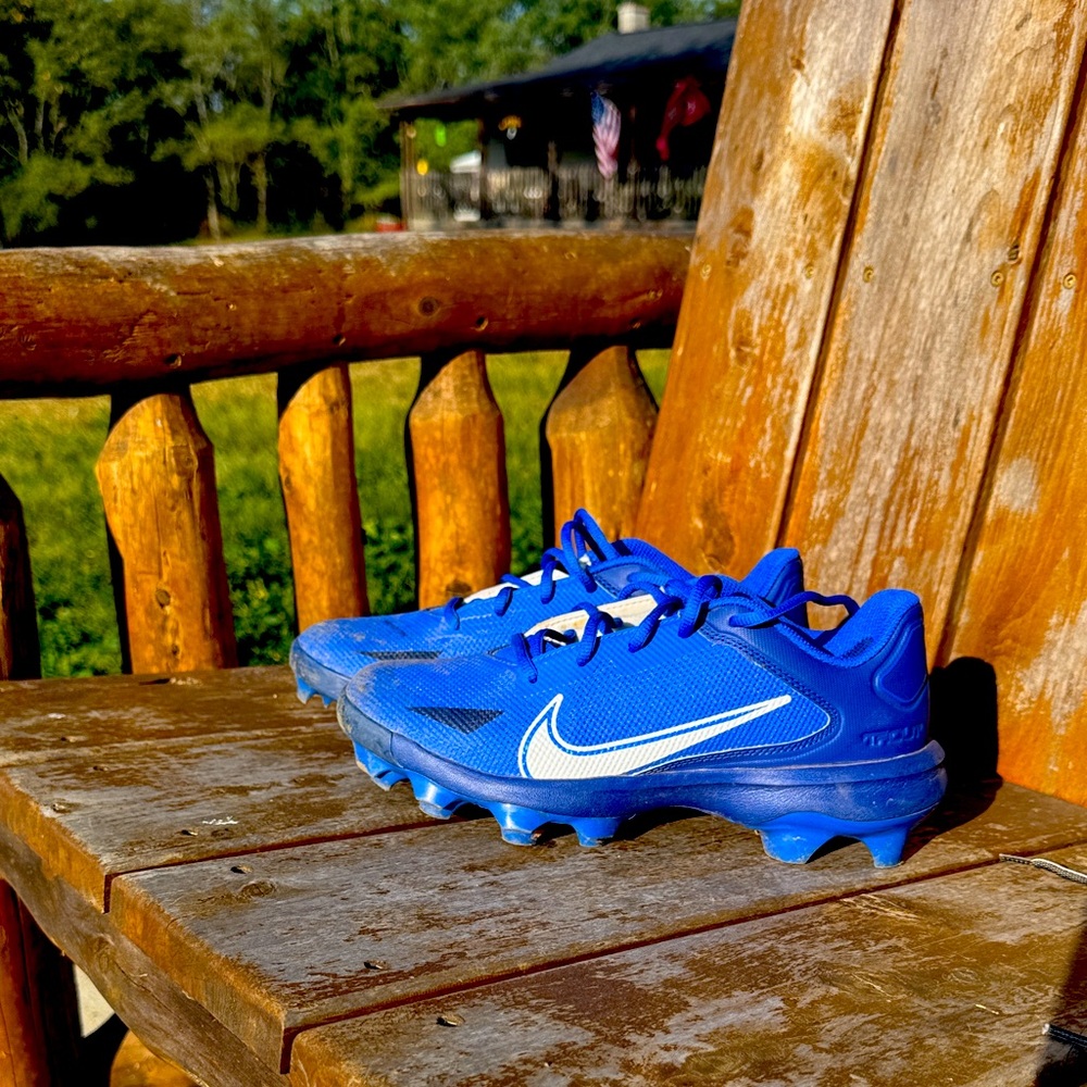 Nike Kids Bright Blue Cleats, 6Y